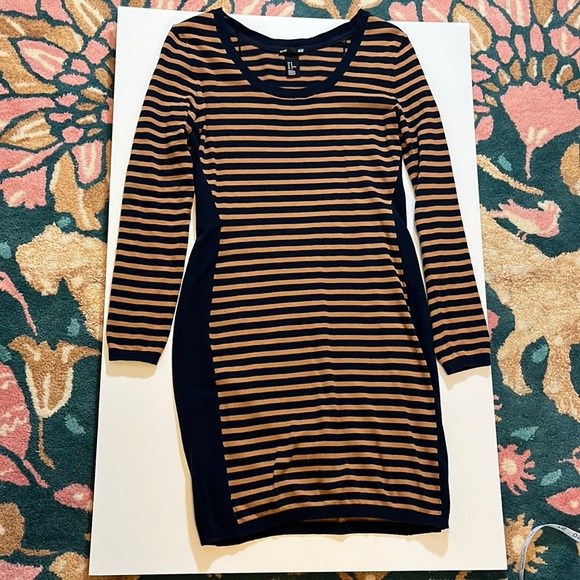 H&M sweater dress. Longsleeve, gold, and navy - Picture 1 of 4